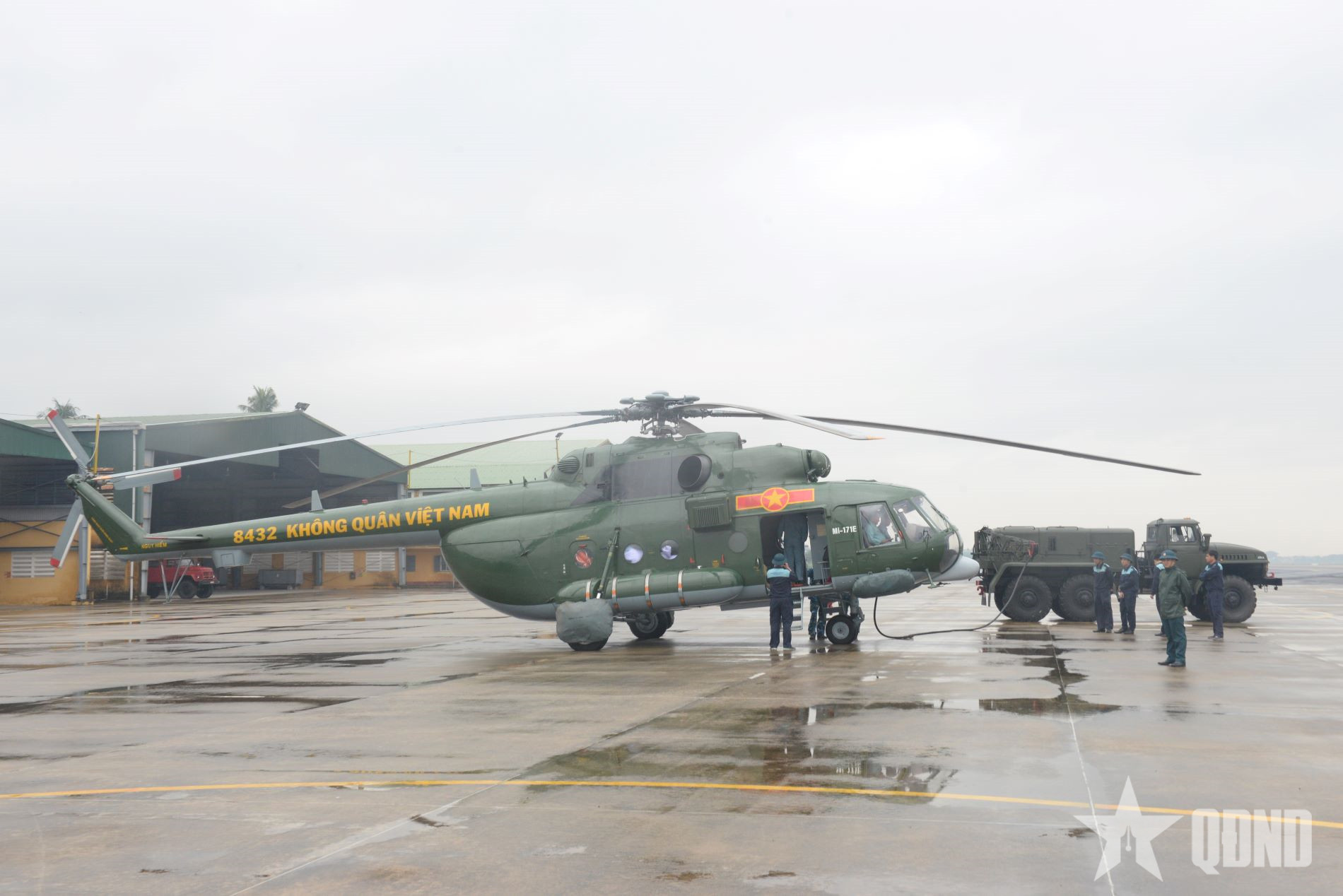 Trực thăng quân đội sẵn sàng bay cứu hộ, cứu nạn các tỉnh Nam Trung Bộ- Ảnh 4.