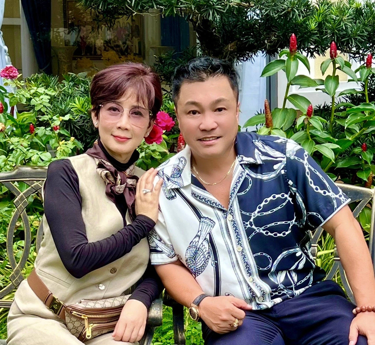 "Huyền thoại màn ảnh" Diễm Hương về Việt Nam: Nhan sắc tuổi U60 gây bão, làm mẹ 4 con ở nước ngoài- Ảnh 11.