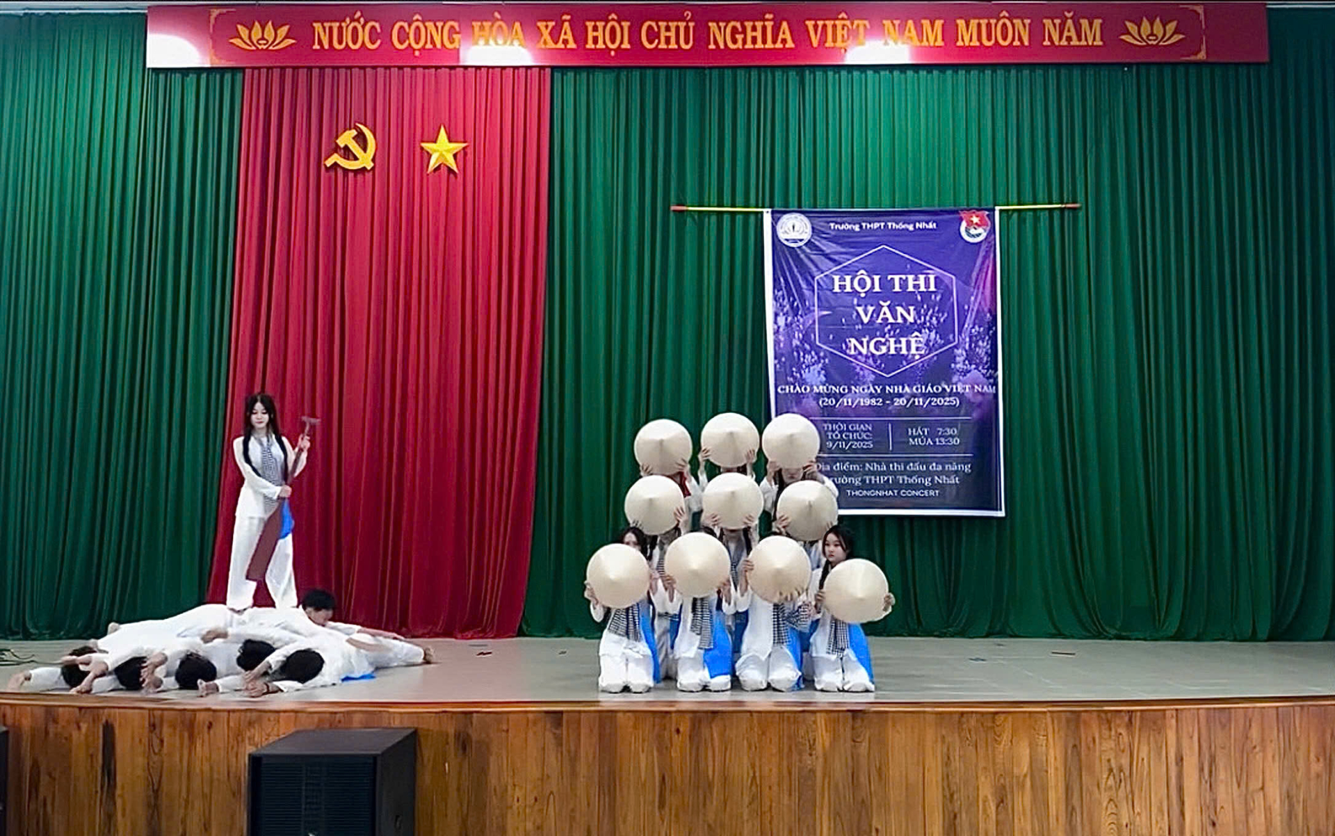 9,3 triệu người thán phục trước tiết mục văn nghệ được coi là ĐỈNH nhất dịp 20/11 năm nay- Ảnh 4.