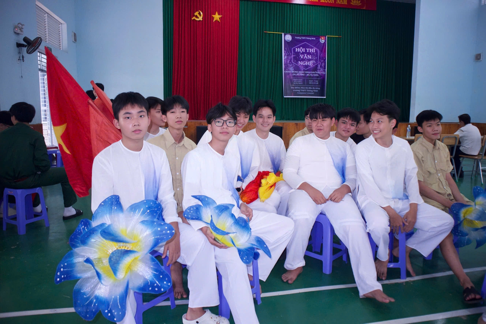 9,3 triệu người thán phục trước tiết mục văn nghệ được coi là ĐỈNH nhất dịp 20/11 năm nay- Ảnh 2.