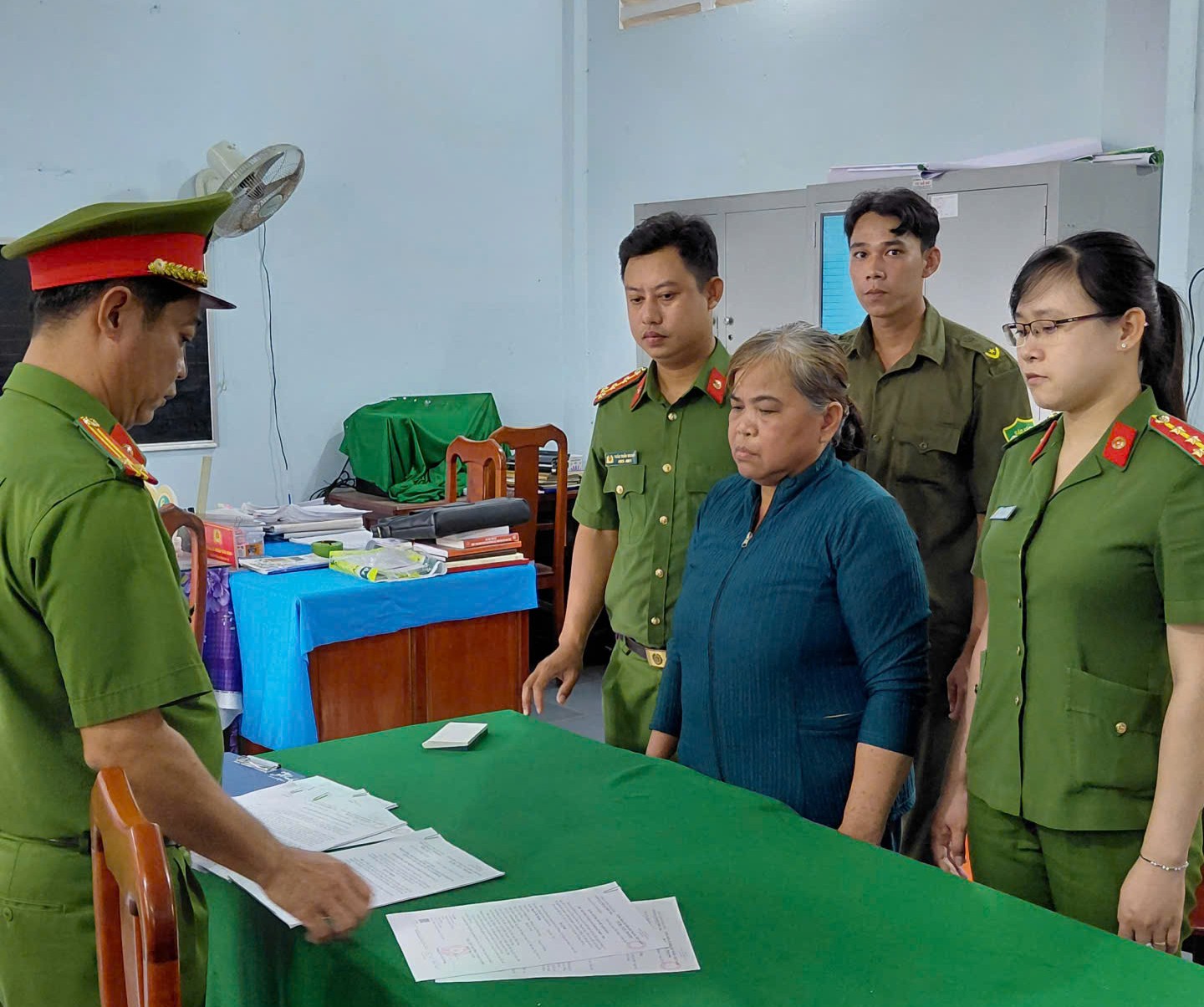 Bắt tạm giam cụ bà Nguyễn Thị Nghiệp- Ảnh 1. Bắt tạm giam cụ bà Nguyễn Thị Nghiệp- Ảnh 1.