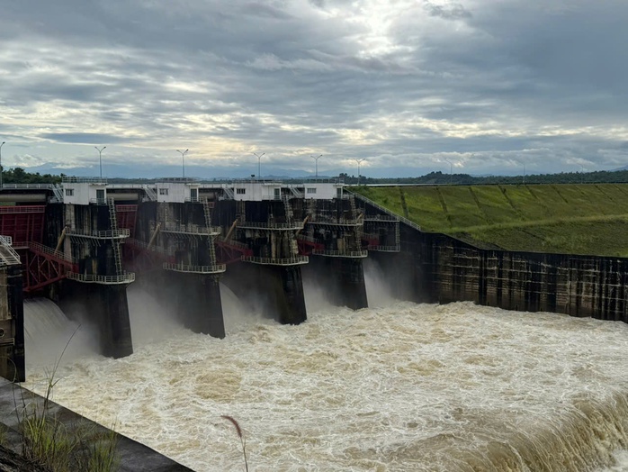 Nhà máy thủy điện trên sông Sêrêpốk thông báo khẩn xả tràn đến vùng hạ du- Ảnh 1.