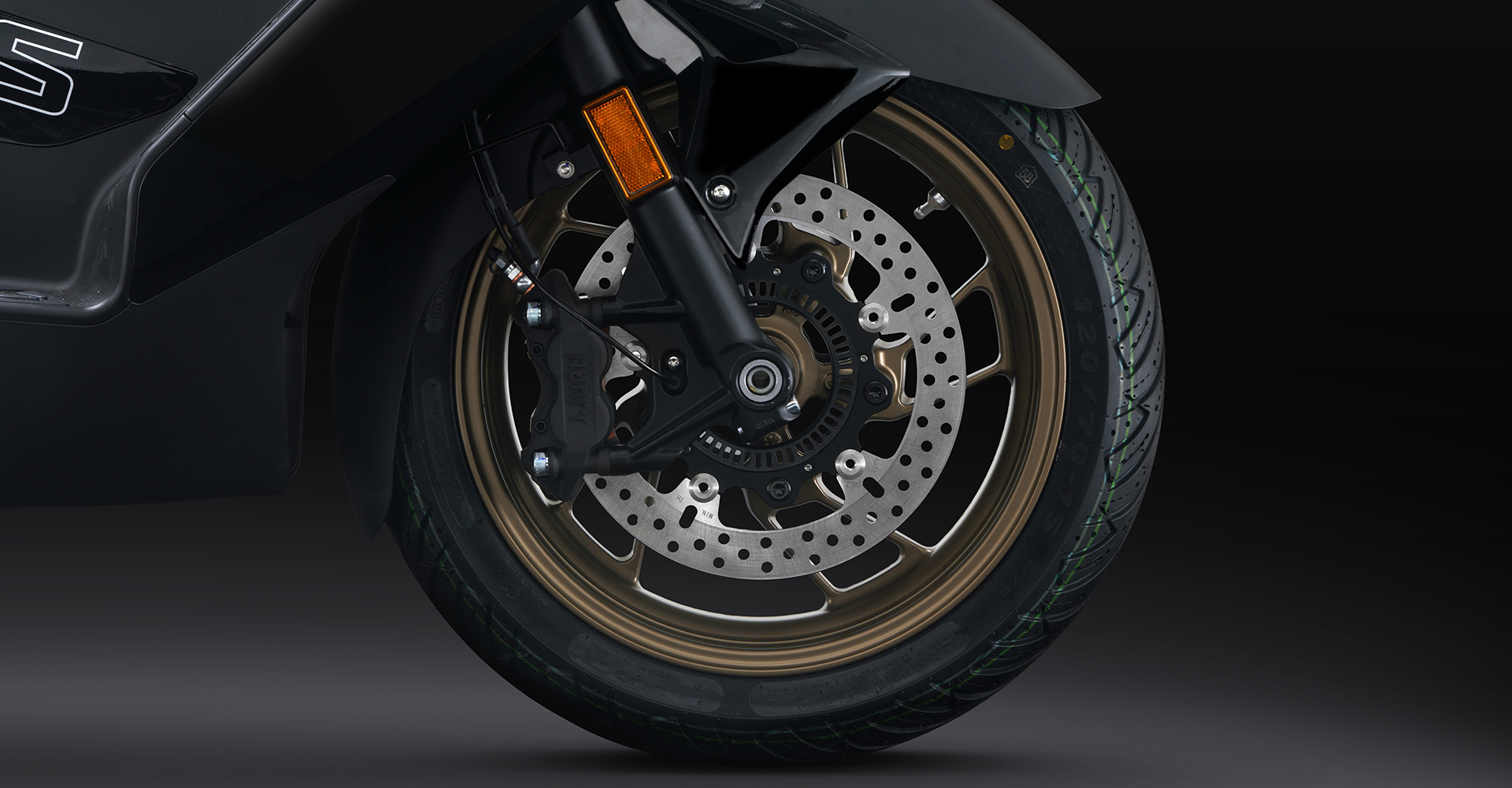 Xe ga chuyên phượt của Honda vừa về VN đã gặp khó: Đối thủ ra mắt 2 xe 'trang bị tận răng' giá rẻ hơn- Ảnh 4.