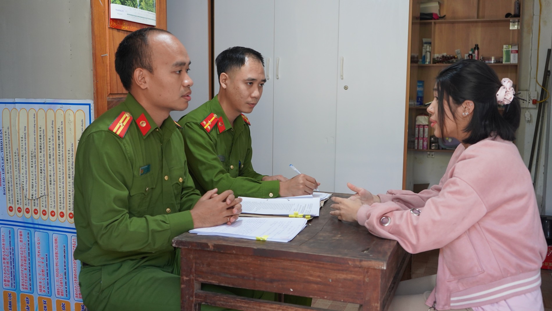 Khám xét khẩn cấp người, chỗ ở của Nguyễn Ngọc Bích Thủy và chồng- Ảnh 2. Khám xét khẩn cấp người, chỗ ở của Nguyễn Ngọc Bích Thủy và chồng- Ảnh 2.