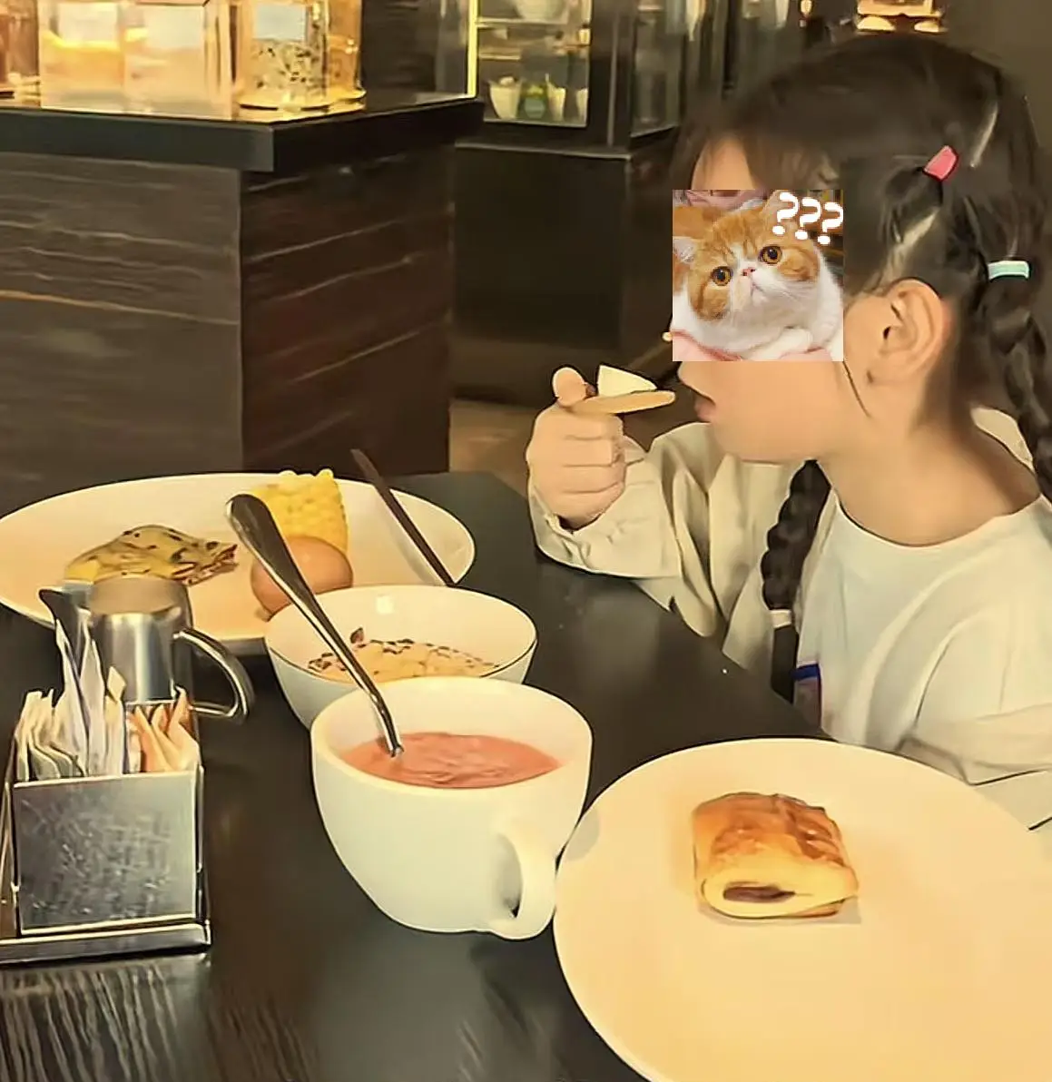 Ở khách sạn 4 đêm/tuần để tiết kiệm tiền: Lựa chọn "ngược đời" của bà mẹ đơn thân khiến dân mạng choáng nhẹ- Ảnh 3.