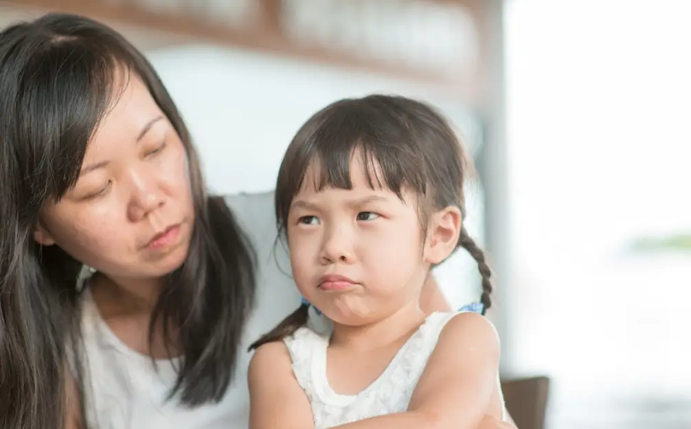 Cảnh báo 4 kiểu khen HẠI nhiều hơn LỢI của cha mẹ- Ảnh 1.