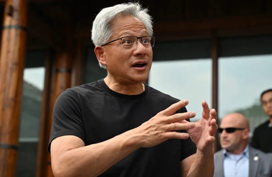 CEO Jensen Huang cho biết Nvidia đang ‘cứu cả thế giới’, nói thẳng về việc vốn hóa bốc hơi 500 tỷ USD trong vài tuần- Ảnh 1.