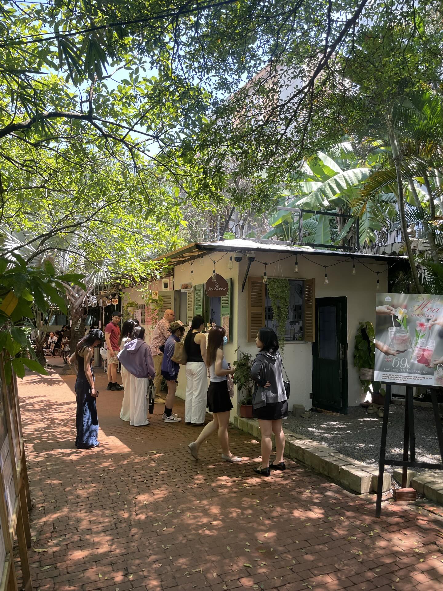 1.000 người chen chúc trong 