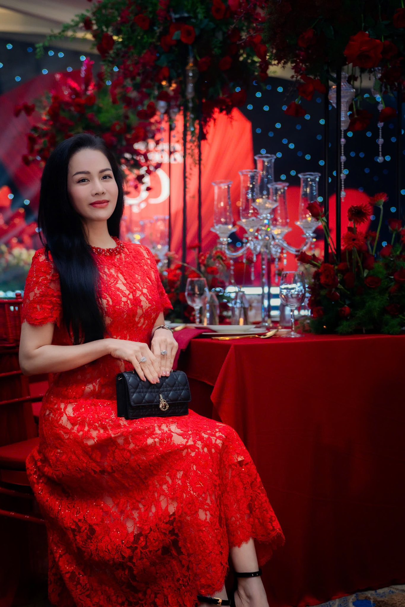Mẹ đơn thân giàu nhất nhì showbiz: Sợ hôn nhân, 40 tuổi một mình sinh con, sống trong biệt thự 20 tỷ- Ảnh 2.