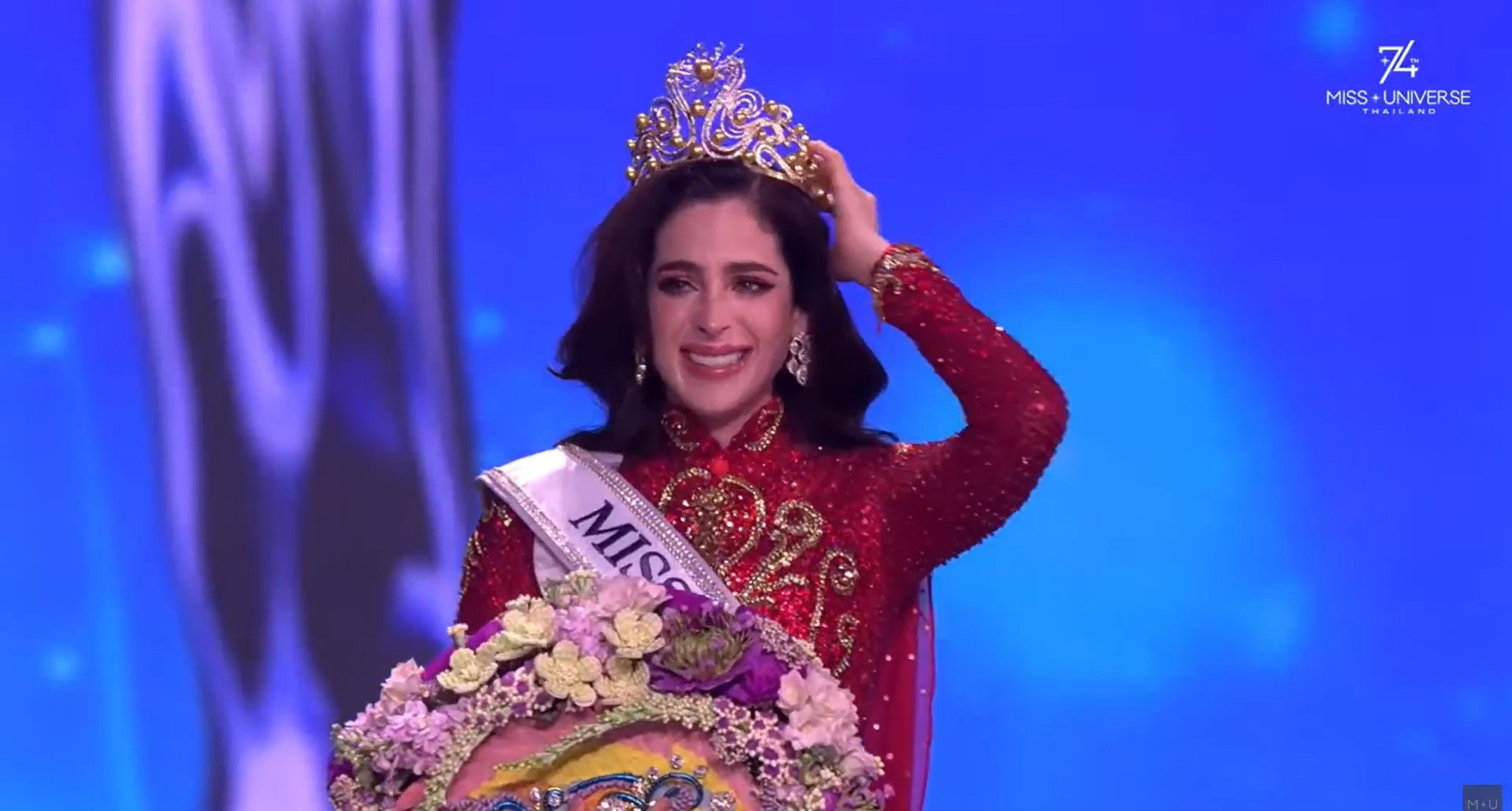 Tân Miss Universe 2025 là ai mà đăng quang lại gây phẫn nộ đến thế này?- Ảnh 3. Tân Miss Universe 2025 là ai mà đăng quang lại gây phẫn nộ đến thế này?- Ảnh 3.