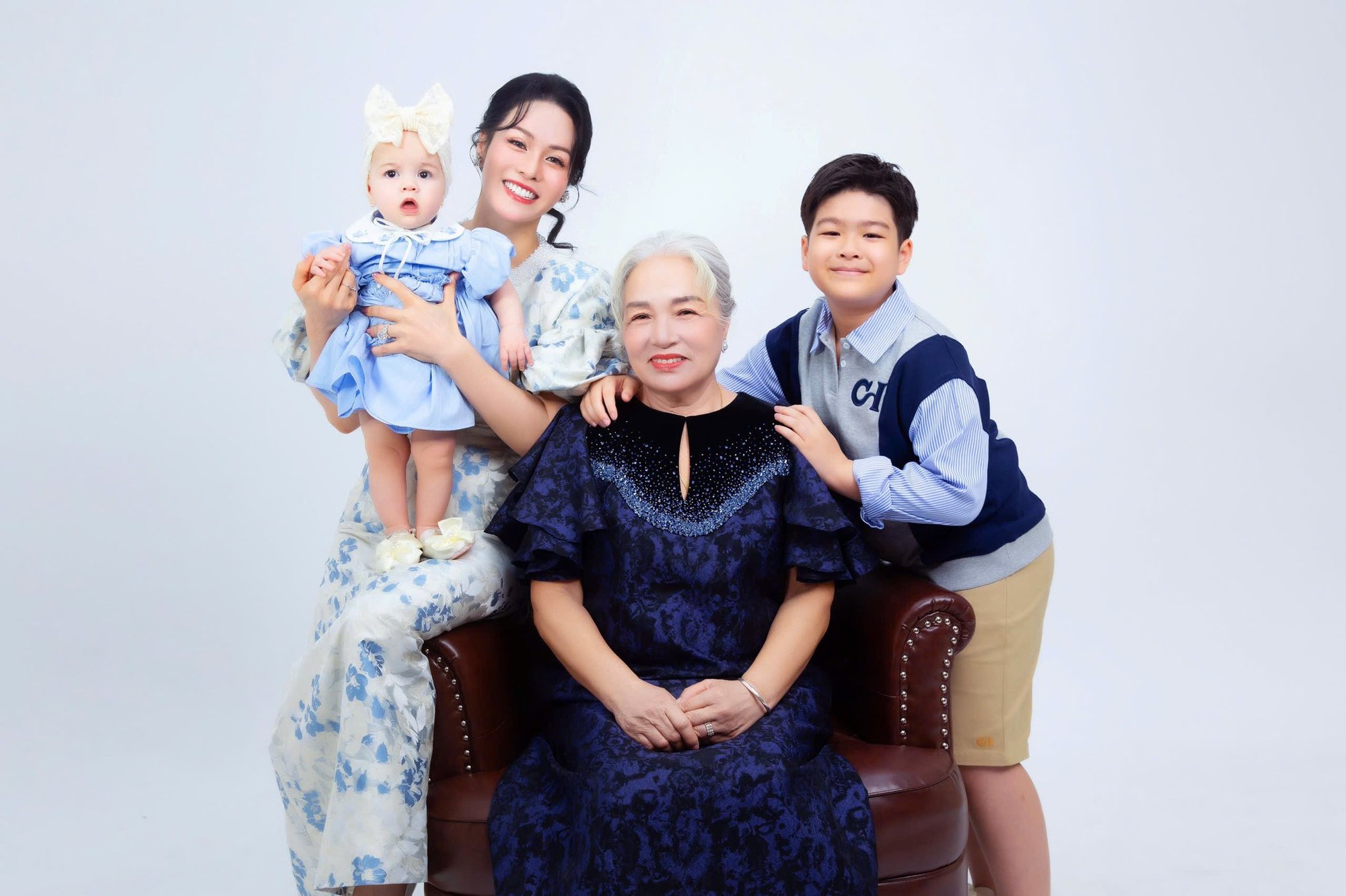 Mẹ đơn thân giàu nhất nhì showbiz: Sợ hôn nhân, 40 tuổi một mình sinh con, sống trong biệt thự 20 tỷ- Ảnh 11.