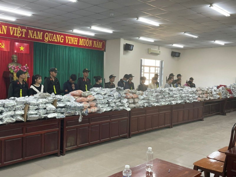 Bắt giữ nhiều đối tượng trong đường dây mua bán 'Cô tiên thơm. Chuyên mùi' xuyên quốc gia- Ảnh 1.