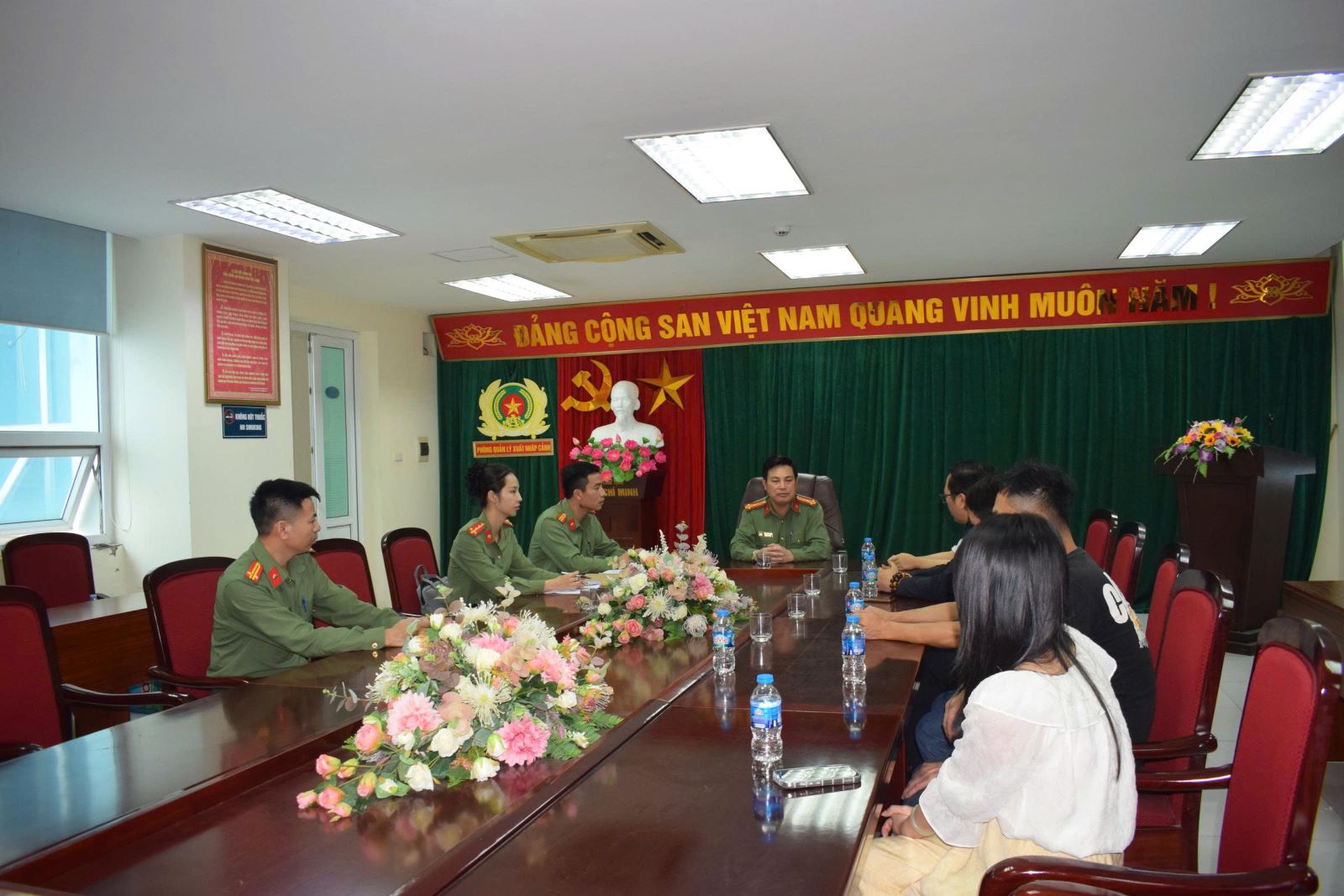 Một công ty và 39 lao động nước ngoài vừa bị xử phạt 900 triệu đồng, chuyện gì đã xảy ra?- Ảnh 1.