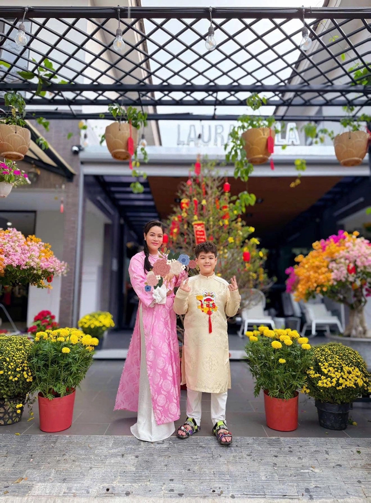 Mẹ đơn thân giàu nhất nhì showbiz: Sợ hôn nhân, 40 tuổi một mình sinh con, sống trong biệt thự 20 tỷ- Ảnh 4.