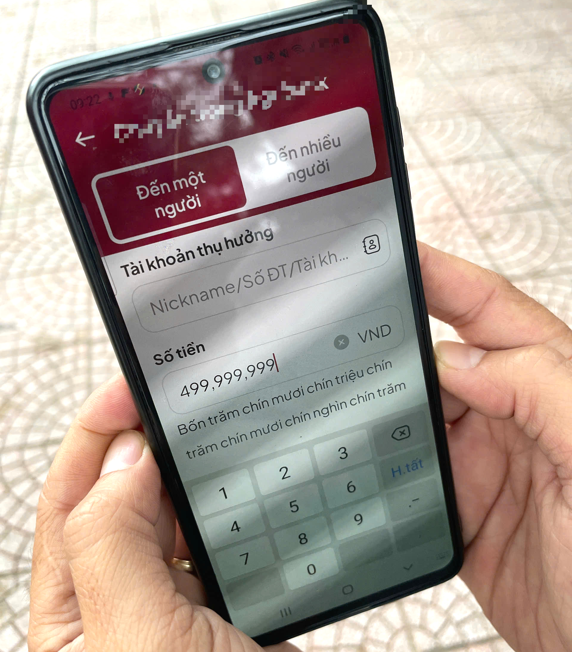 Vụ chuyển nhầm gần 500 triệu đồng, người nhận "không hợp tác": Không phải người xa lạ!- Ảnh 1.
