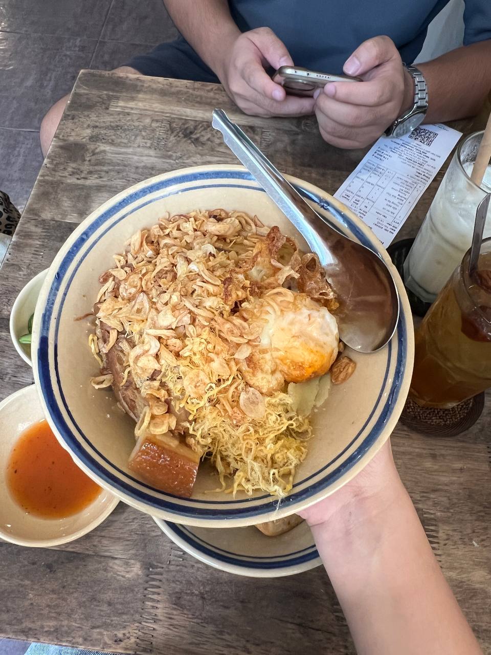 1.000 người chen chúc trong 