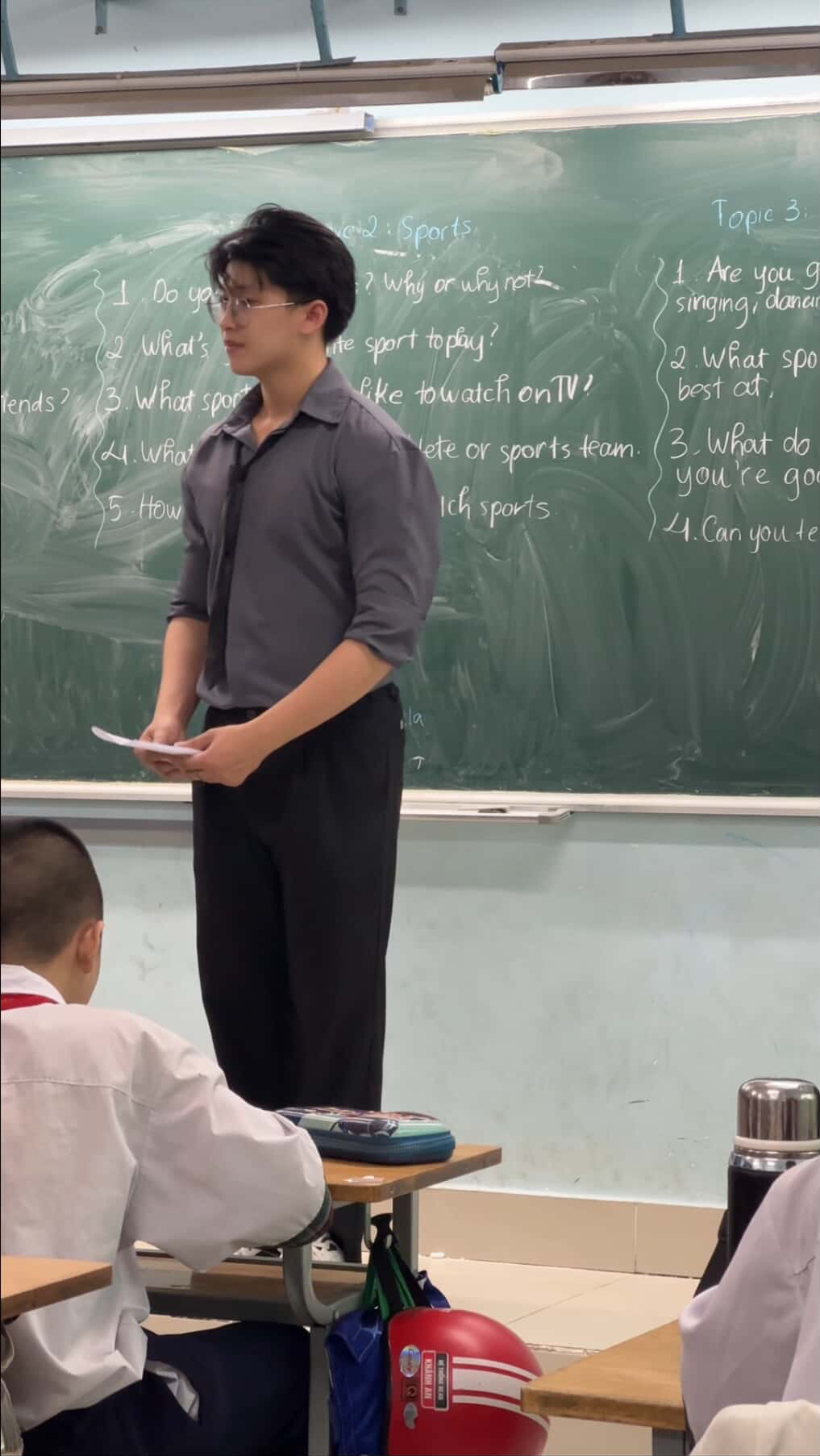 Danh tính “anh thầy xấu trai” nhất TikTok, visual khiến học sinh giật mình- Ảnh 2.