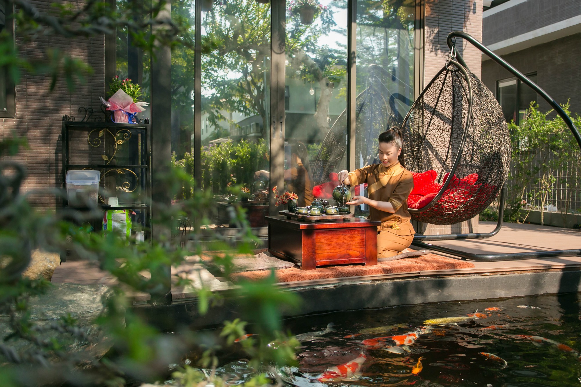 Mẹ đơn thân giàu nhất nhì showbiz: Sợ hôn nhân, 40 tuổi một mình sinh con, sống trong biệt thự 20 tỷ- Ảnh 6.