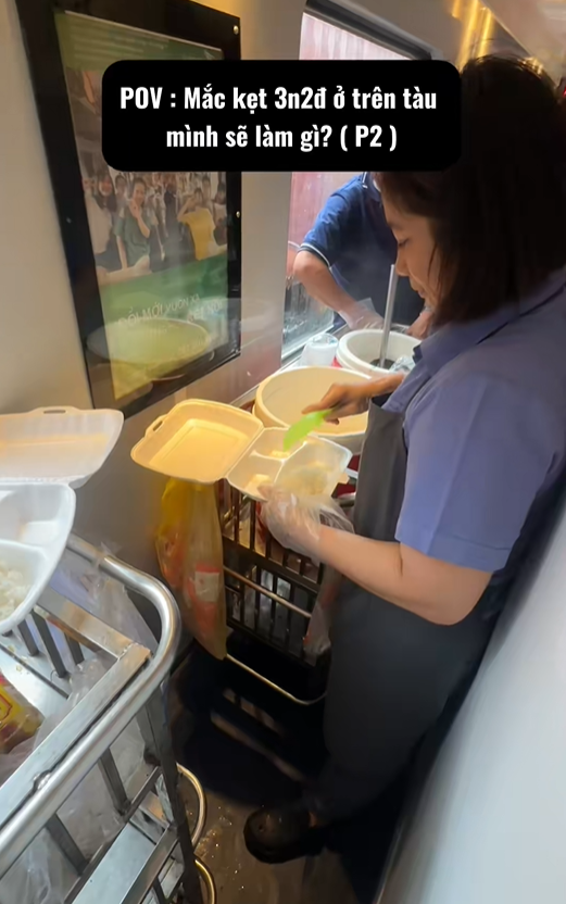 3 ngày 2 đêm kẹt trên tàu Quảng Ngãi - TP.HCM ngày lũ lụt: Có những ấm áp rất Việt Nam!- Ảnh 6.