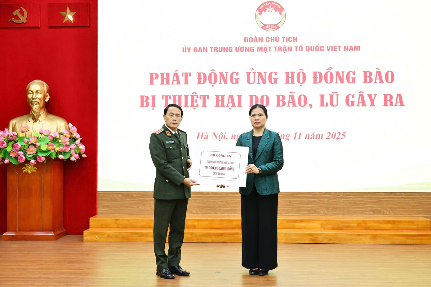 Quyên góp hơn 112 tỷ đồng ủng hộ đồng bào miền Trung, Tây Nguyên khắc phục hậu quả mưa lũ- Ảnh 4.