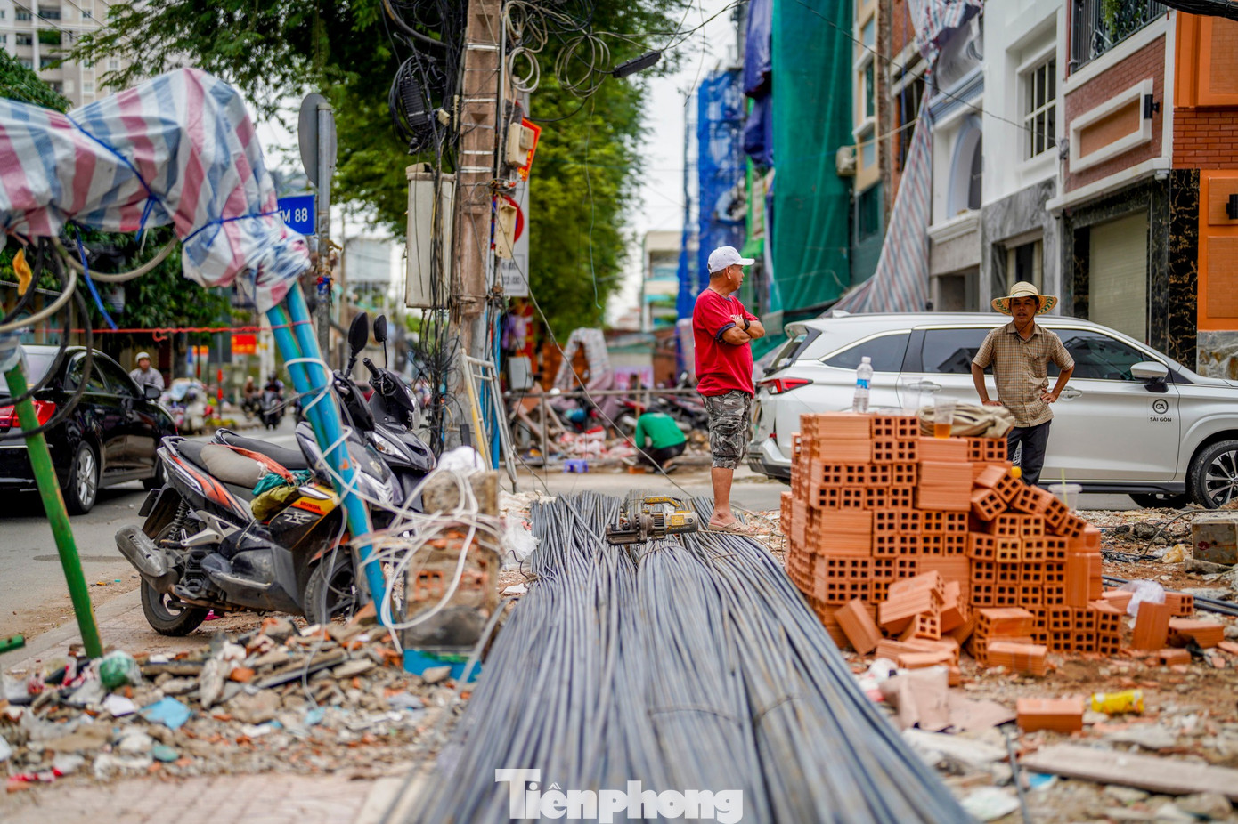 Người dân tháo dỡ nhà cửa, giao mặt bằng thi công cầu Nguyễn Khoái- Ảnh 11.