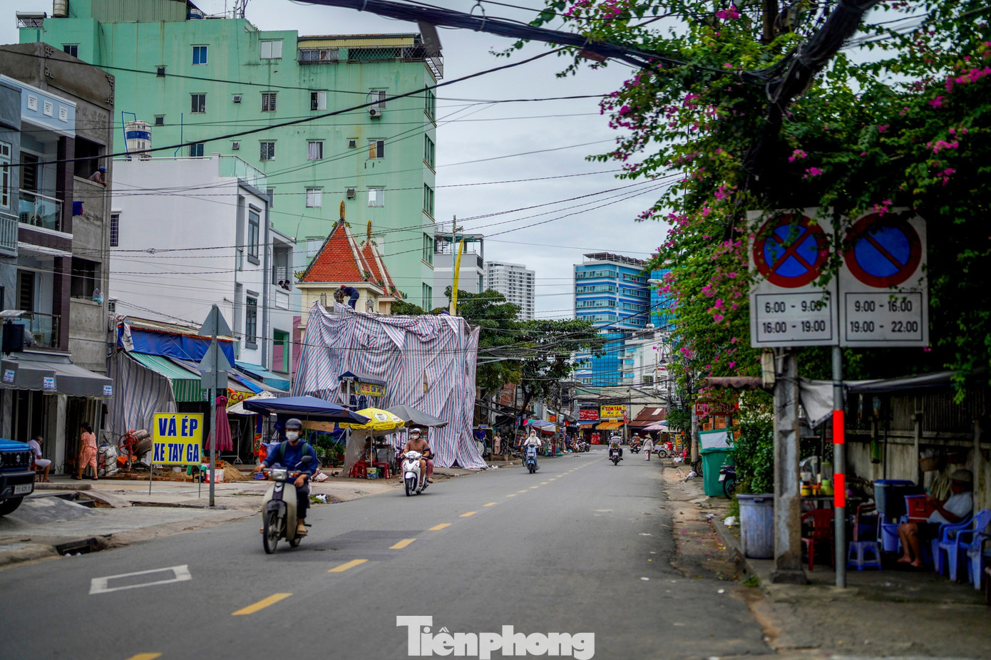 Người dân tháo dỡ nhà cửa, giao mặt bằng thi công cầu Nguyễn Khoái- Ảnh 16.