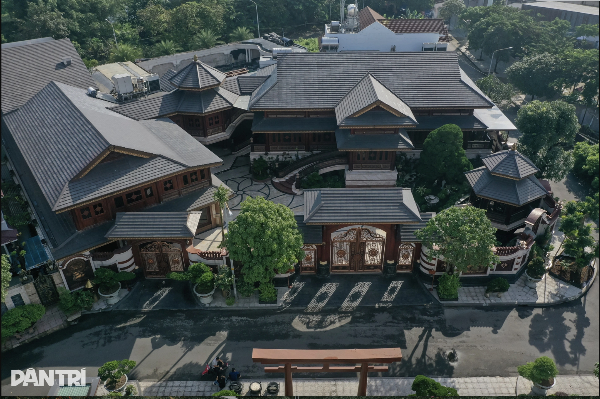 Toàn cảnh từ trên cao biệt phủ xa hoa 4000m2 của vợ chồng "bà trùm" thẩm mỹ viện Mailisa- Ảnh 1.