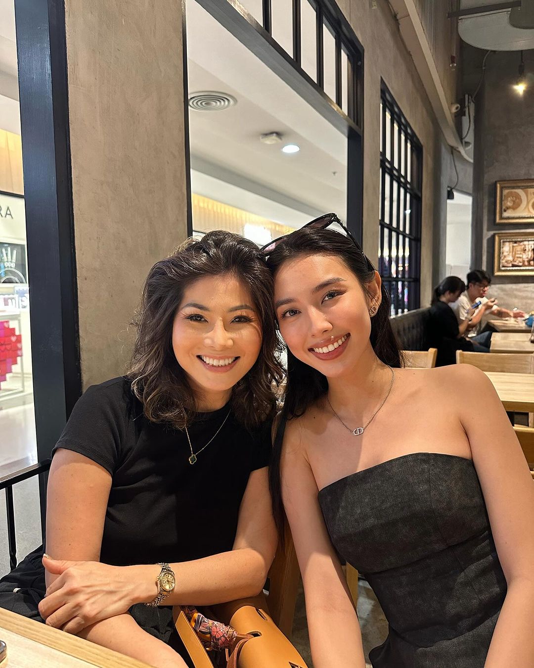 Phó Chủ tịch Miss Grand nói 1 câu lộ thái độ sau khi Thuỳ Tiên bị tuyên án 2 năm tù- Ảnh 3. Phó Chủ tịch Miss Grand nói 1 câu lộ thái độ sau khi Thuỳ Tiên bị tuyên án 2 năm tù- Ảnh 3.