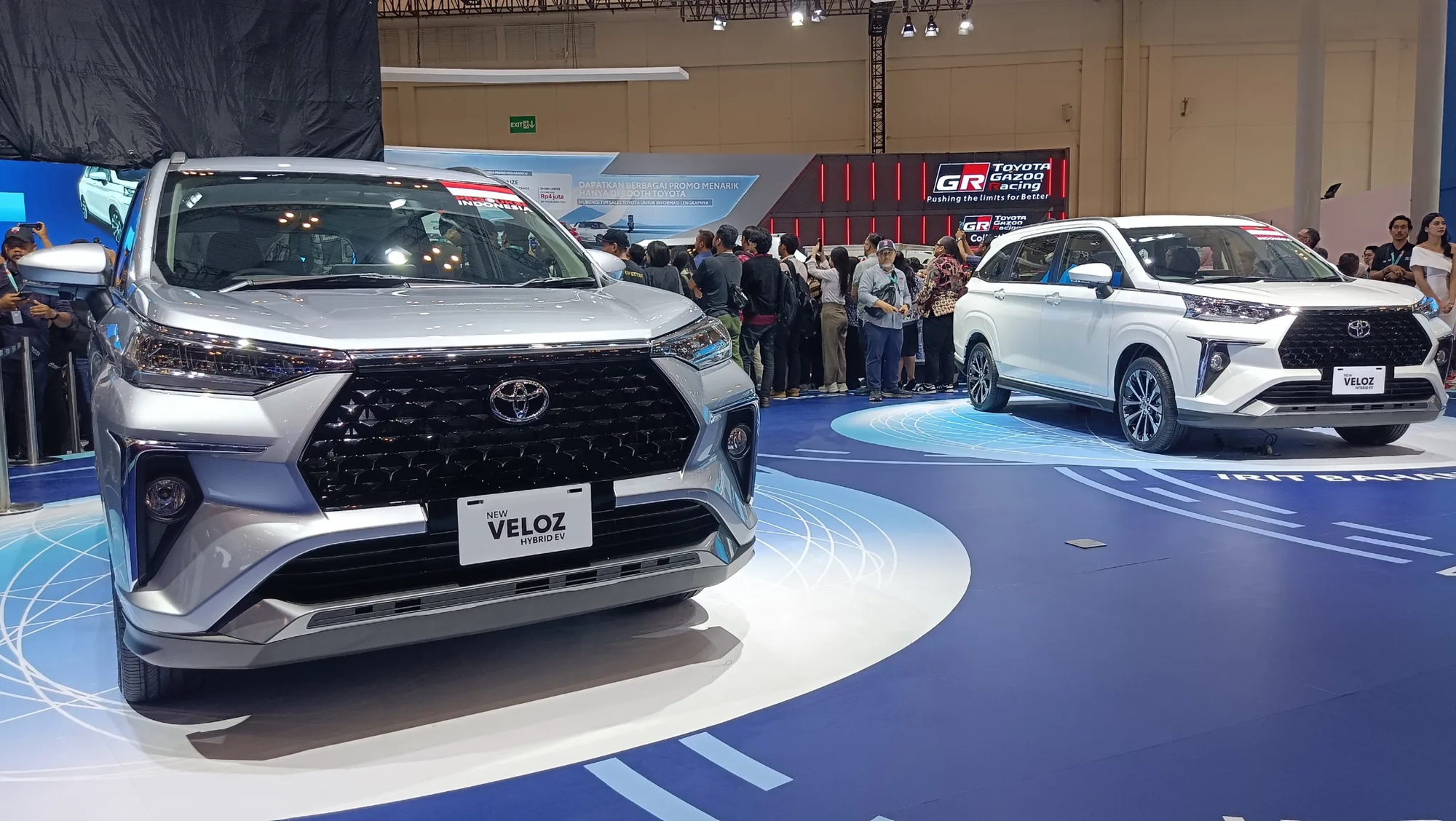 Ảnh thực tế Toyota Veloz hybrid giá quy đổi từ 472 triệu đồng vừa ra mắt: Động cơ 1.5L, có tính năng chạy điện, đáp trả Xpander hybrid- Ảnh 3.