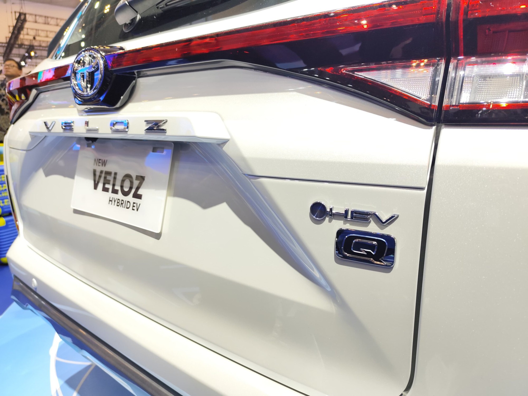 Ảnh thực tế Toyota Veloz hybrid giá quy đổi từ 472 triệu đồng vừa ra mắt: Động cơ 1.5L, có tính năng chạy điện, đáp trả Xpander hybrid- Ảnh 5.