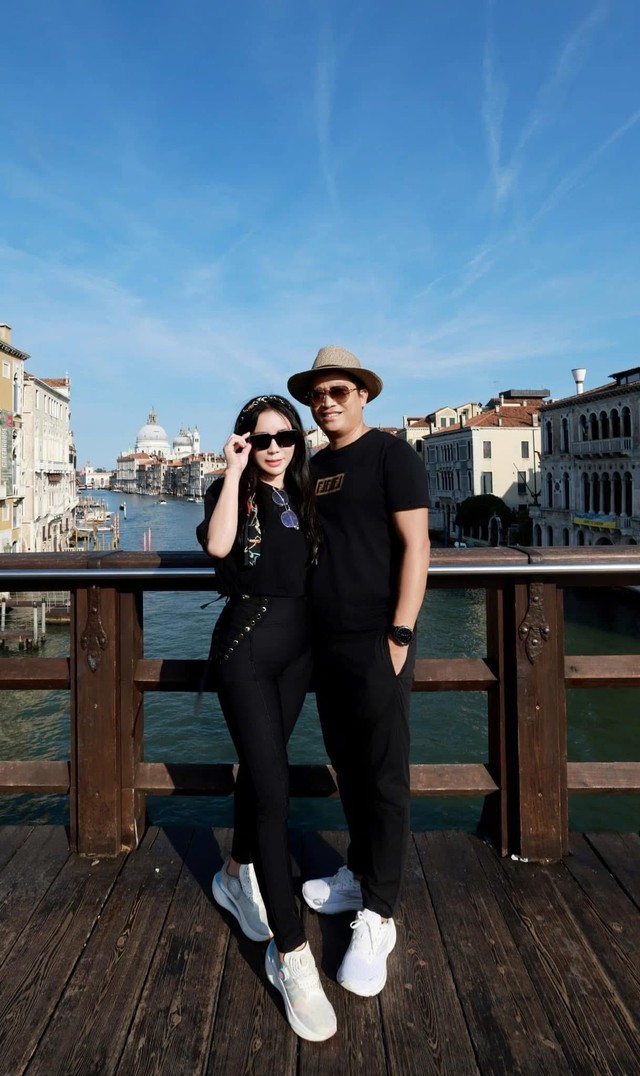 Những bức ảnh chấn động của vợ chồng chủ thẩm mỹ viện Mailisia trước khi bị bắt- Ảnh 11.