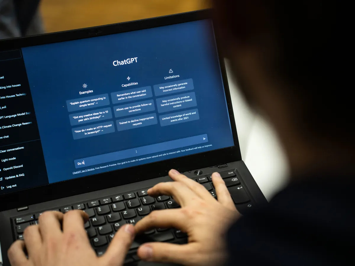 Đề xuất phạt tới 2 tỉ đồng với hành vi dùng AI sau- Ảnh 1.