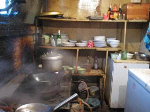 Vừa bắt đầu xào nấu đã nổ bếp? 6 hành vi nguy hiểm trong bếp mà bạn phải cảnh giác- Ảnh 1.