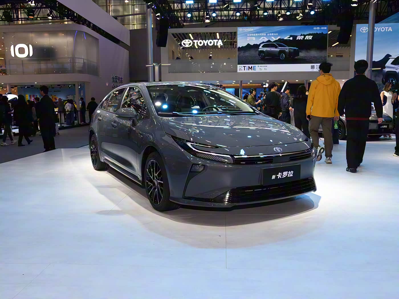 Toyota Corolla 2026 ra mắt: Mặt trước như Camry, màn hình khủng, về Việt Nam có thể vực dậy doanh số trước Civic, Mazda3- Ảnh 1.