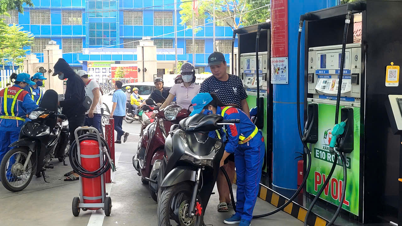 Lộ trình bắt buộc dùng xăng E10- Ảnh 1.