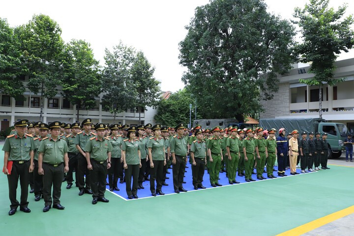 Hơn 130 cán bộ, chiến sỹ Công an Đồng Nai đến Đắk Lắk hỗ trợ khắc phục bão lũ- Ảnh 1.