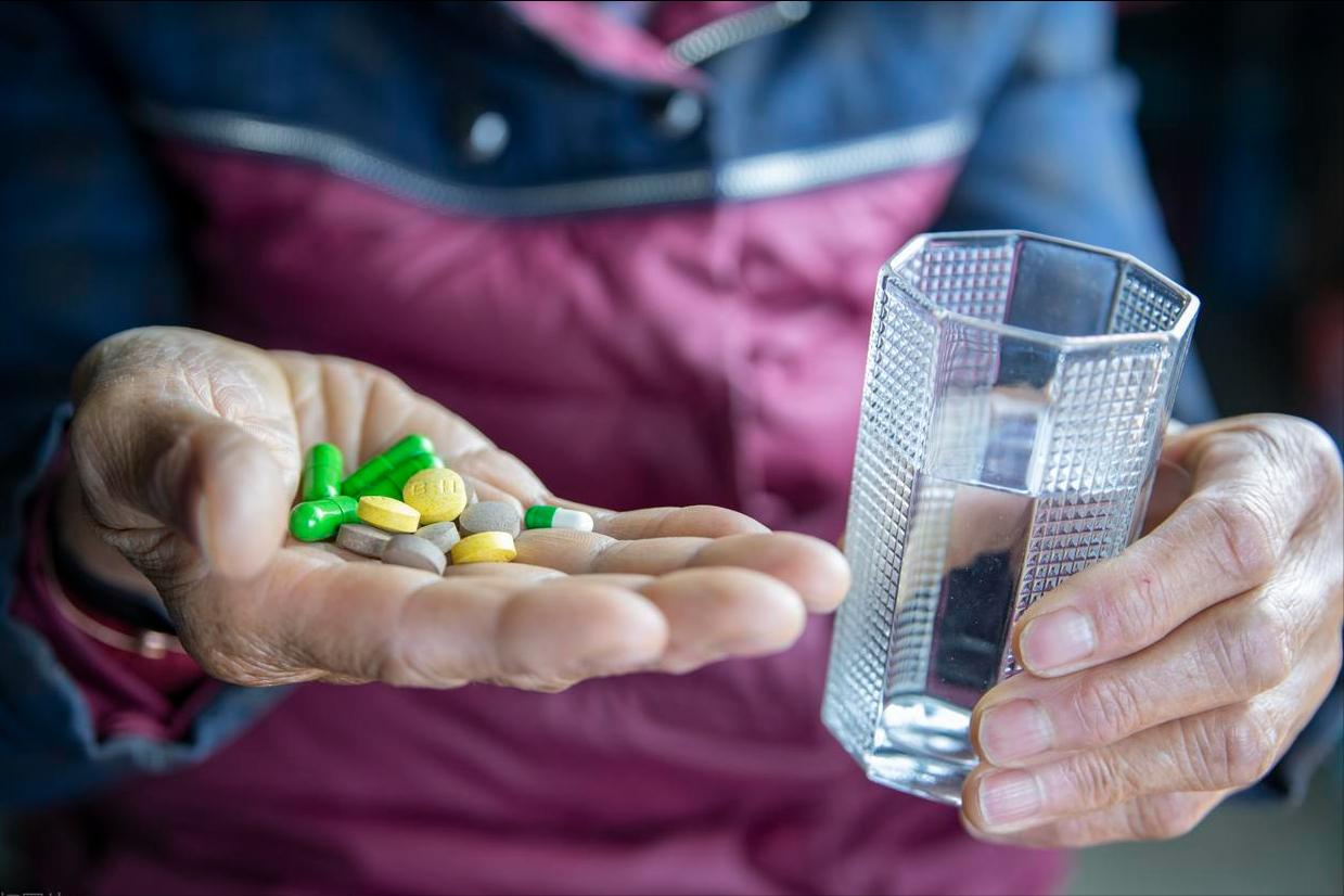 Nghỉ hưu 11 năm, lương hưu 33 triệu/tháng mà bố mẹ tôi chỉ còn 296 triệu tiết kiệm - tôi mất ngủ 3 đêm khi mở sổ ngân hàng- Ảnh 3.