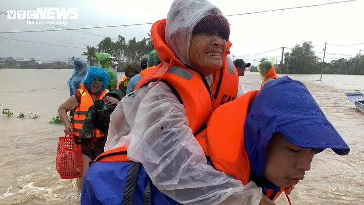 20 triệu con tôm hùm chết trong lũ, nghề nuôi tôm hùm ở Đắk Lắk 'gần như xoá sổ'- Ảnh 3.