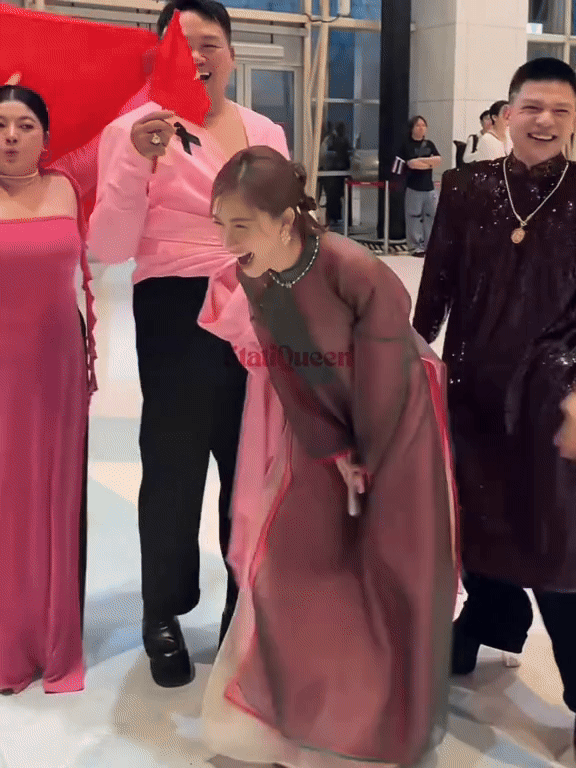 Hòa Minzy đâm đầu vào thị phi- Ảnh 2. Hòa Minzy đâm đầu vào thị phi- Ảnh 2.