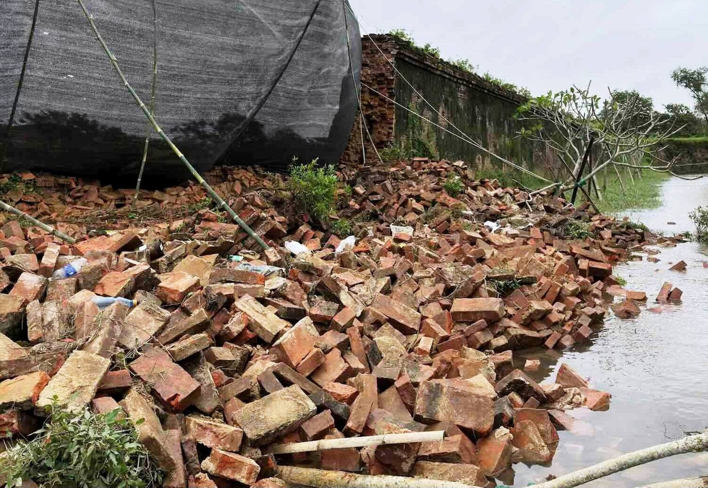 Hoàng thành Huế xuất hiện sập lún, ban bố tình huống khẩn cấp- Ảnh 2.