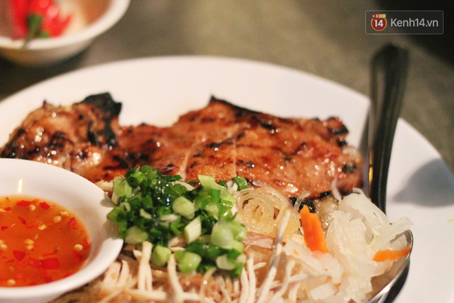 Sự thật về quán cơm tấm có cái tên "bẩn" nhất TP.HCM nhưng bán giá đắt ngang nhà hàng 5 sao- Ảnh 4.