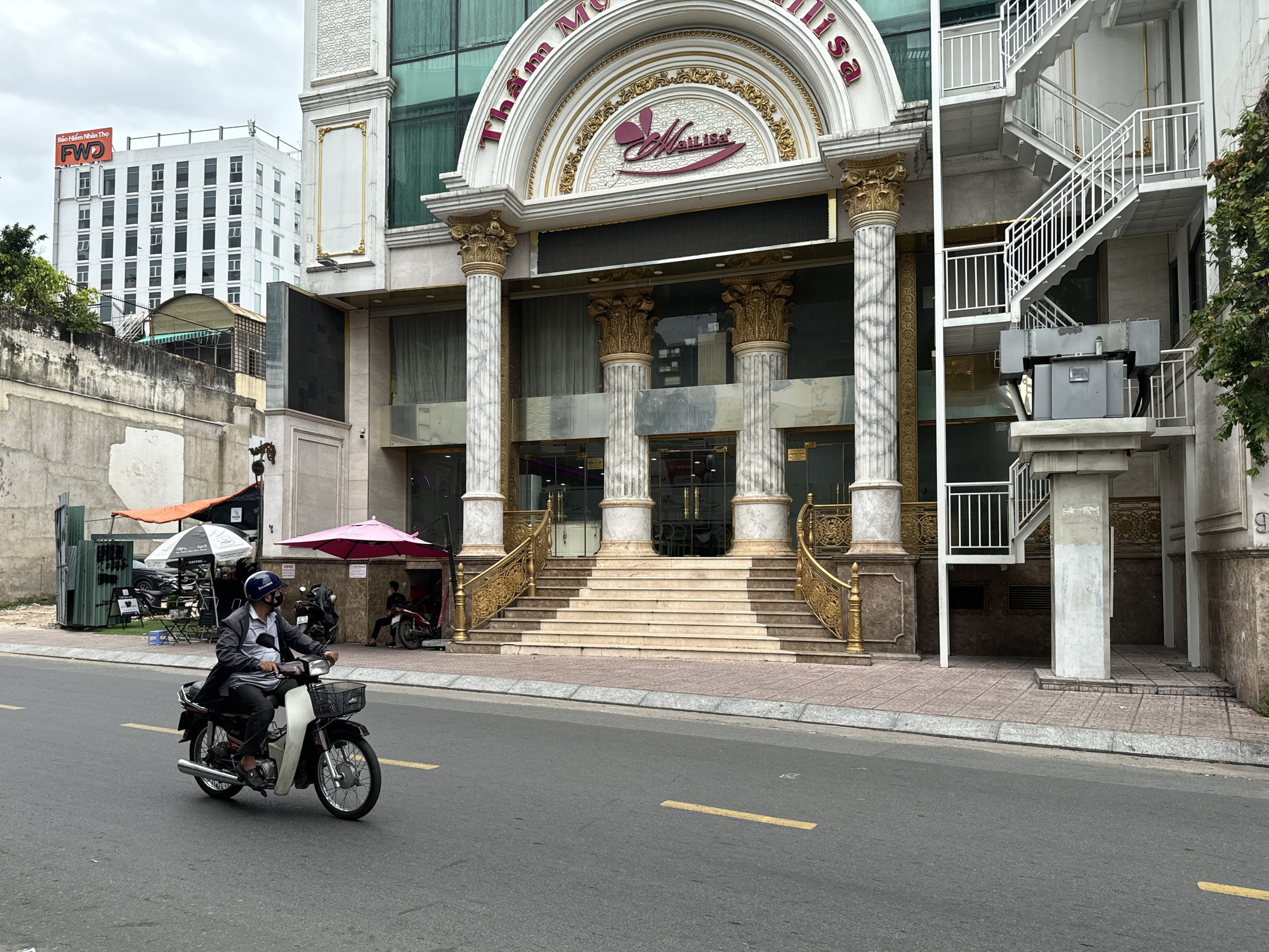 Cảnh tượng tại Thẩm mỹ viện Mailisa TP.HCM sáng 22/11: Ai đi ngang qua cũng ngoái nhìn- Ảnh 5. Cảnh tượng tại Thẩm mỹ viện Mailisa TP.HCM sáng 22/11: Ai đi ngang qua cũng ngoái nhìn- Ảnh 5.