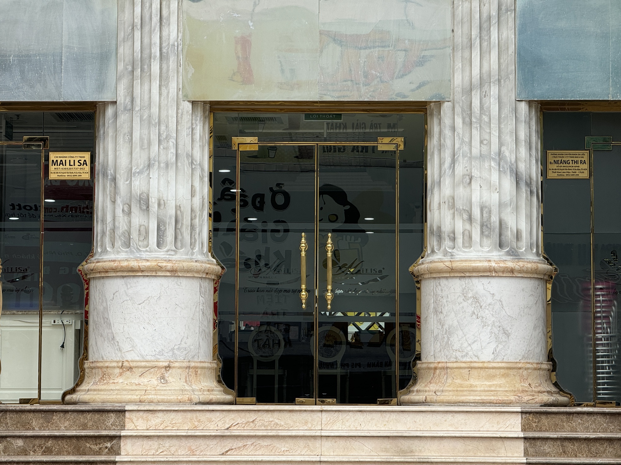 Cảnh tượng tại Thẩm mỹ viện Mailisa TP.HCM sáng 22/11: Ai đi ngang qua cũng ngoái nhìn- Ảnh 8. Cảnh tượng tại Thẩm mỹ viện Mailisa TP.HCM sáng 22/11: Ai đi ngang qua cũng ngoái nhìn- Ảnh 8.