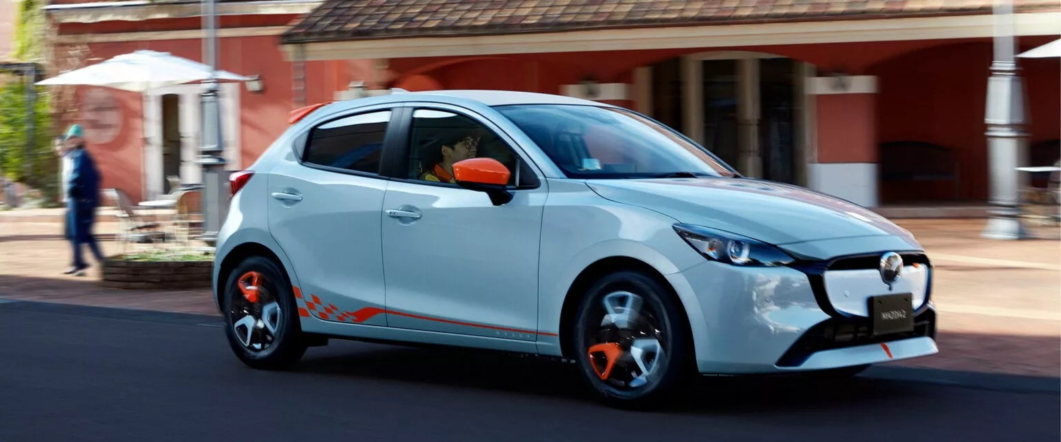 Mazda2 2026 ra mắt: Màn hình lớn, camera 360, có cả bản độ như xe đua- Ảnh 6. Mazda2 2026 ra mắt: Màn hình lớn, camera 360, có cả bản độ như xe đua- Ảnh 6.