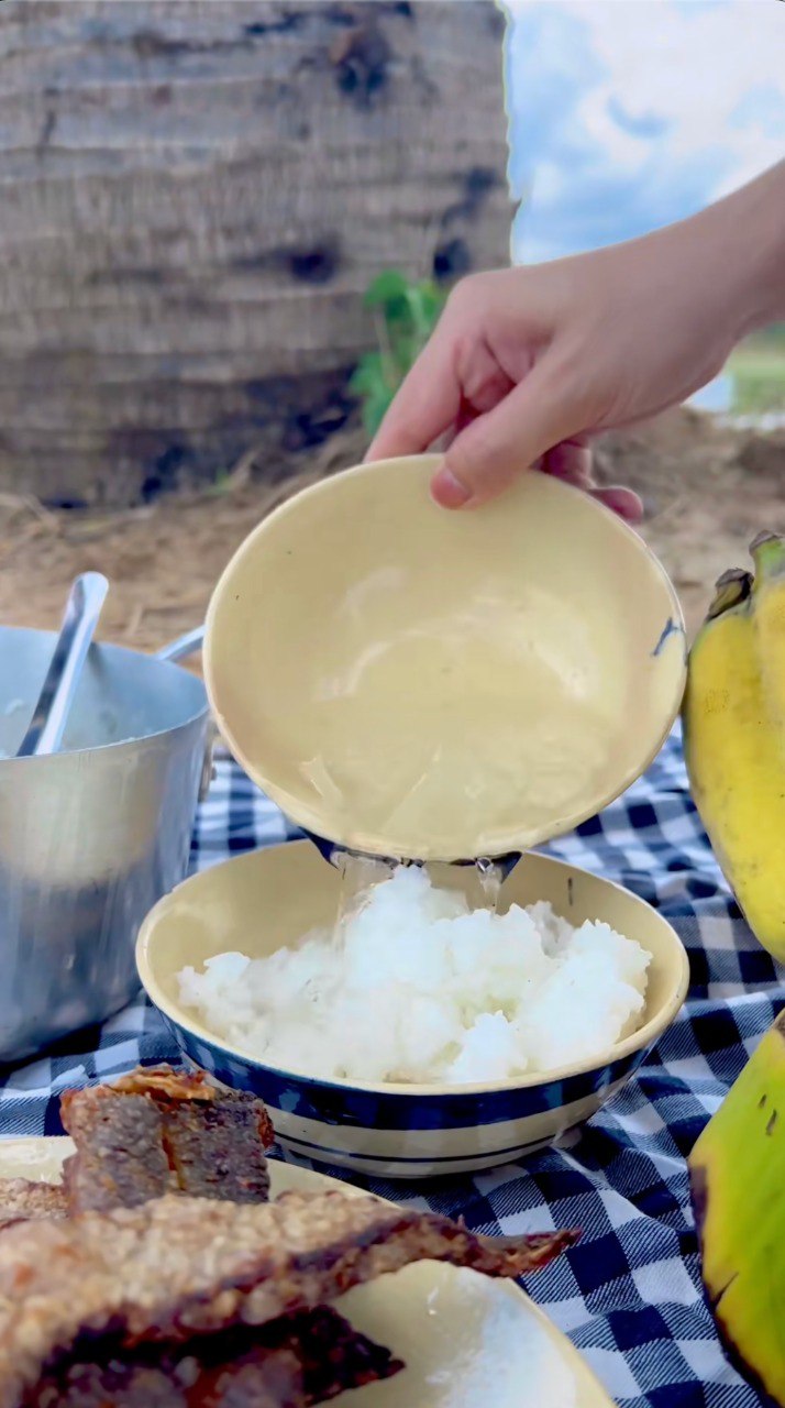 Khách phương xa Khách phương xa