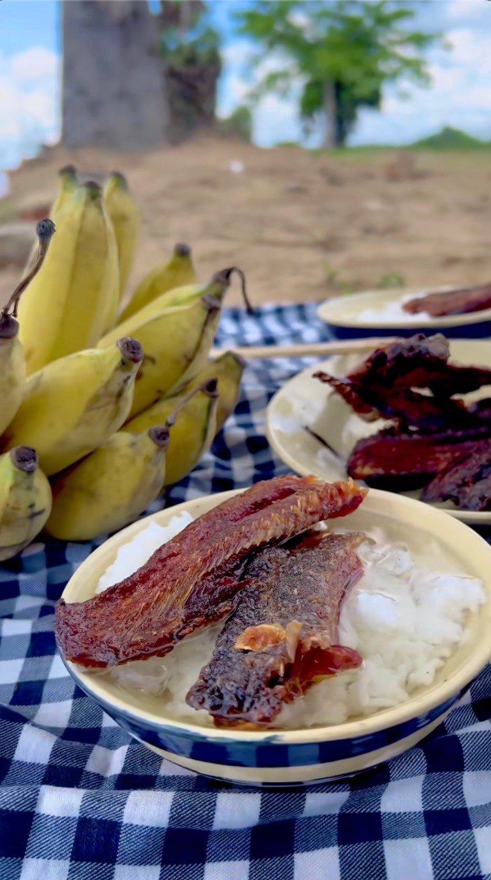 Khách phương xa Khách phương xa