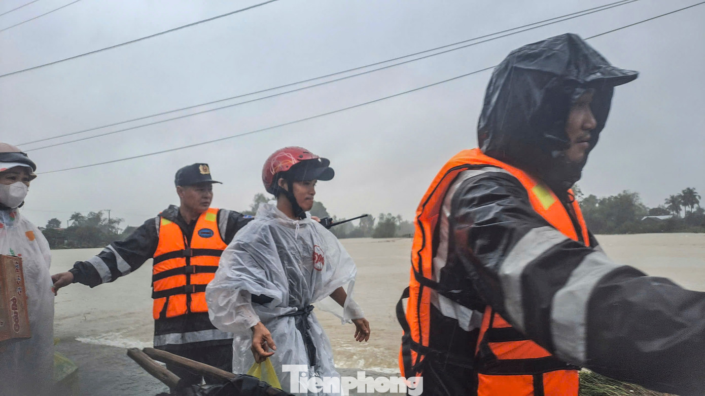 Khung cảnh tan hoang ‘rốn lũ’ Hòa Thịnh- Ảnh 15.
