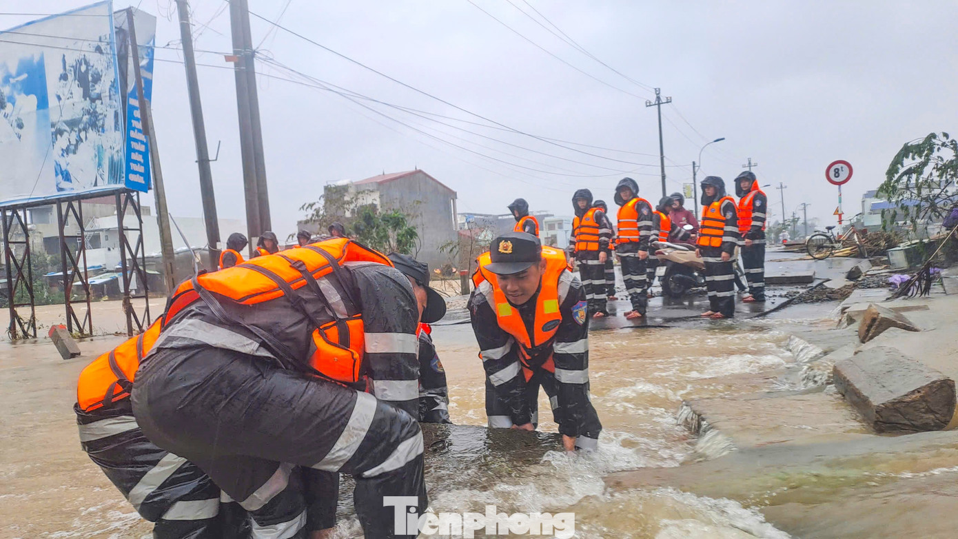 Khung cảnh tan hoang ‘rốn lũ’ Hòa Thịnh- Ảnh 16.
