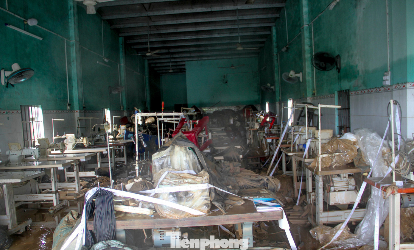 Khung cảnh tan hoang ‘rốn lũ’ Hòa Thịnh- Ảnh 2.