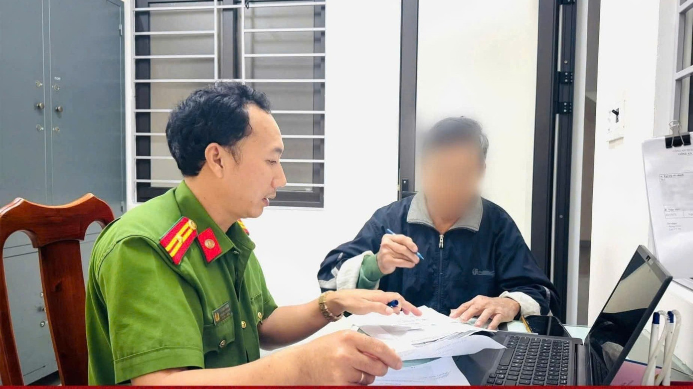 Giải cứu người đàn ông 67 tuổi bị 'bắt cóc online'- Ảnh 1.